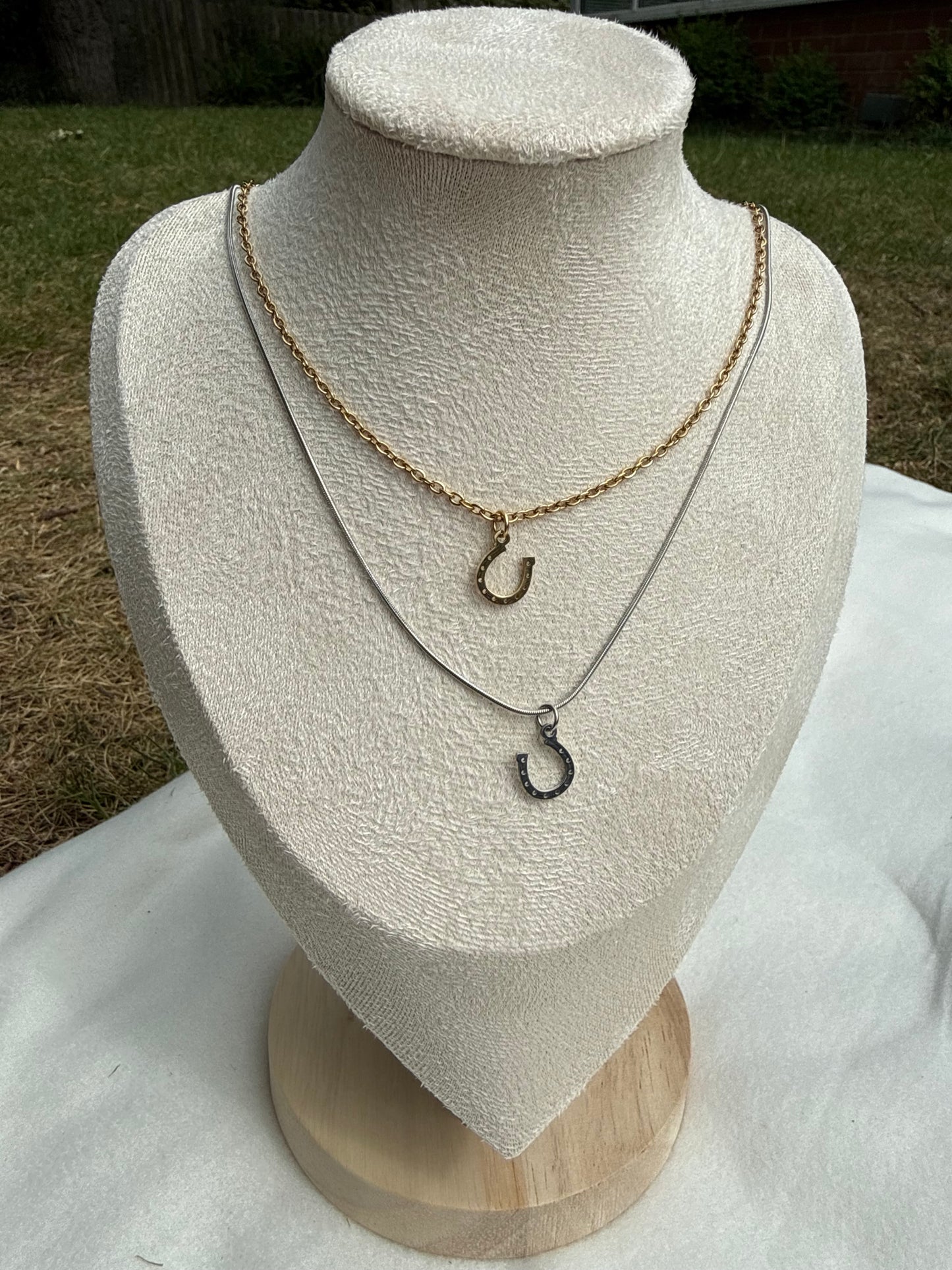 Horseshoe necklace