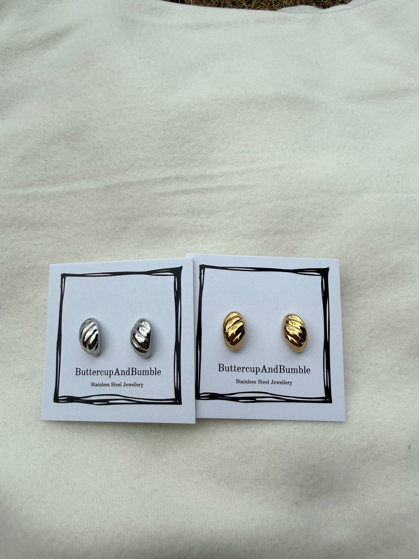 Croissant studs