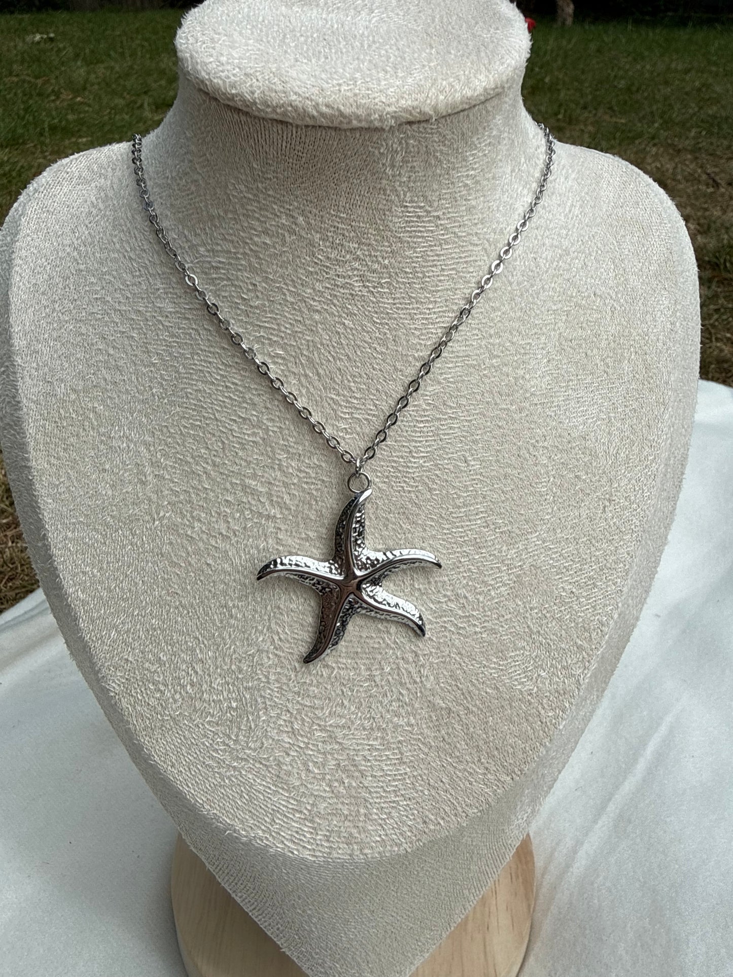 Sophia starfish necklace